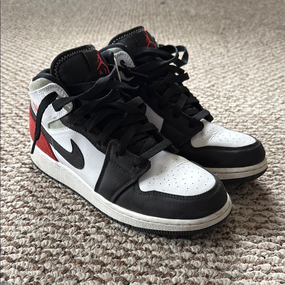 Jordan 1 Mid